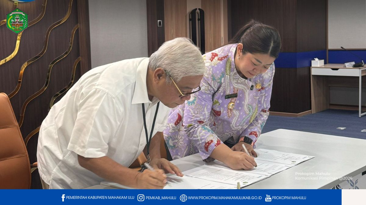 Pemerintah Kabupaten Mahakam Ulu (Mahulu) menandatangani Nota Kesepahaman (MoU) dengan Perum Bulog terkait hibah tanah untuk pembangunan kompleks pergudangan Bulog sebagai langkah memperkuat sistem ketahanan pangan daerah. (foto taken by: prokopim mahulu)